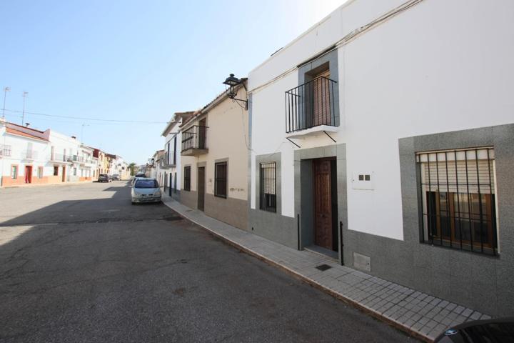Casa y piso con salida a dos calles en Pª de Obando photo 0