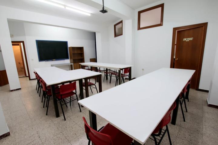 Amplio local comercial en el centro de Montijo, con muchas posibilidades. photo 0