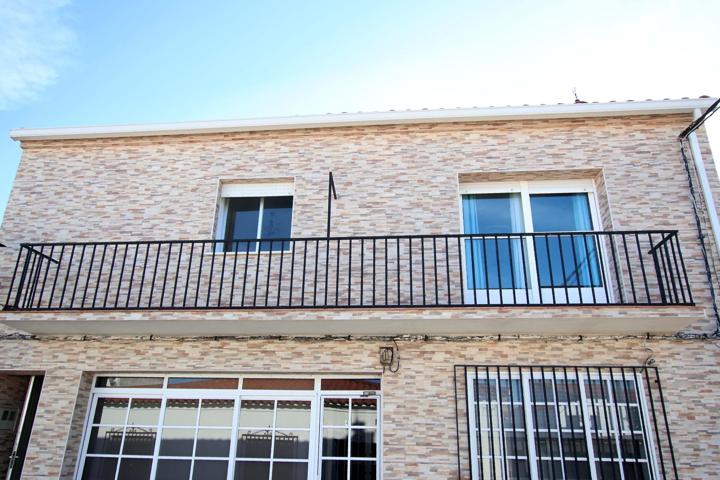 Ámplio y luminoso piso de 4 dormitorios con patio privado ¡Listo para entrar a vivir! photo 0