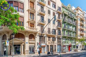 LOCAL COMERCIAL EN L'EIXAMPLE photo 0