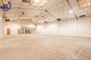 Locales comerciales en Xirivella – 755 m2 con grandes posibilidades de negocio o inversión photo 0