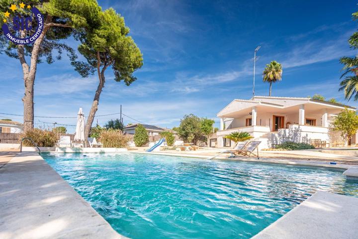 Exclusiva villa de lujo con estilo moderno, piscina y gran parcela soleada en La Cañada photo 0