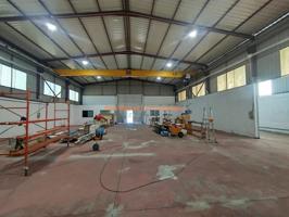 REF 7021 NAVE INDUSTRIAL DE 400 METROS CON PUENTE GRUA ( PONTEAREAS ) photo 0