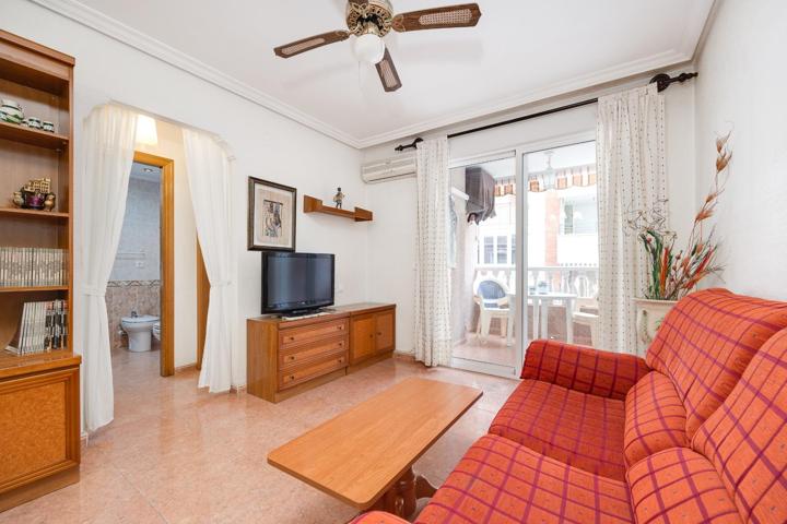 Apartamento de dos dormitorios a 300 metros de la playa photo 0