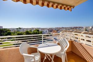 Apartamento de 2 dormitorios en residencial con piscina, en Torrevieja photo 0
