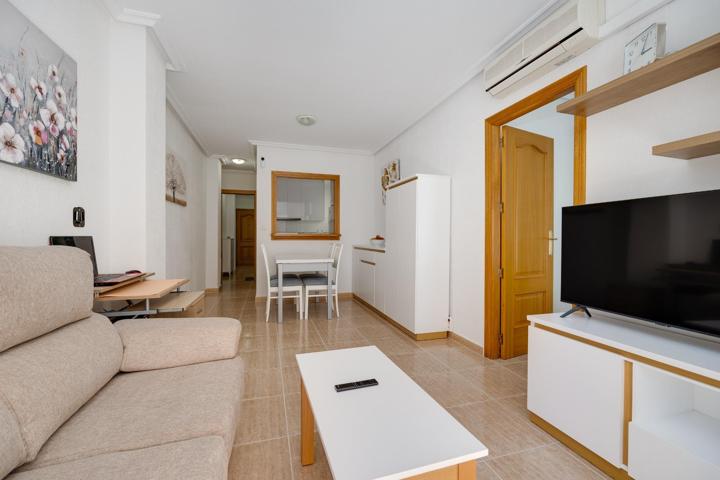 Apartamento de dos dormitorios a 200 metros de la playa de los locos photo 0