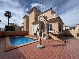 Chalet en venta con piscina en Los Balcones, Orihuela Costa photo 0