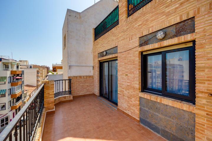 🏡 Ático en el corazón de Torrevieja, junto a la Ermita del Sagrado Corazón y a solo 500 m del Paseo Marítimo 🌊 photo 0