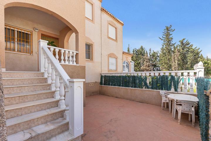 Bungalow planta baja con piscina y jardines en Los Balcones photo 0