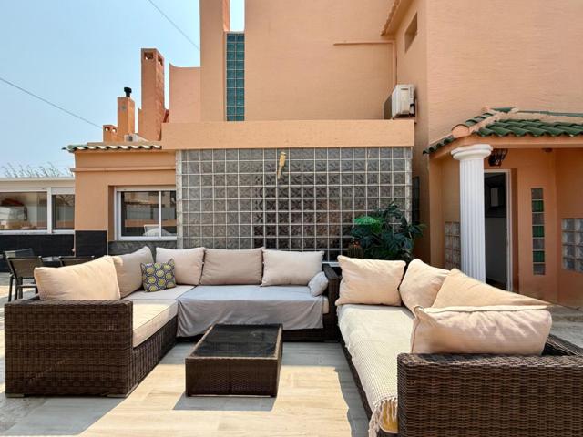 INCREIBLE VILLA DE 5 DORMITORIOS Y CON PISCINA PROPIA EN ZONA LOS FRUTALES (TORREVIEJA) photo 0