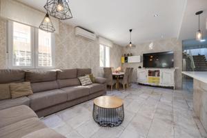 Exclusiva vivienda reformada en el corazón de Torrevieja con 3 amplios dormitorios photo 0