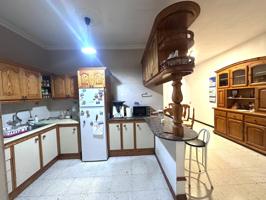 Si buscas una casa amplia, cómoda y por la zona del Centro Comercial Atlántico photo 0