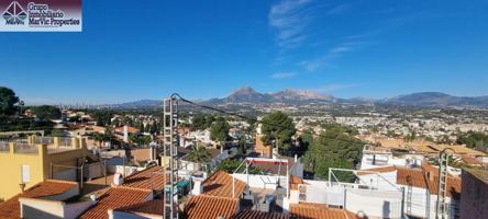 Adosado en Albir Alto con vistas despejadas y gran potencial de reforma photo 0