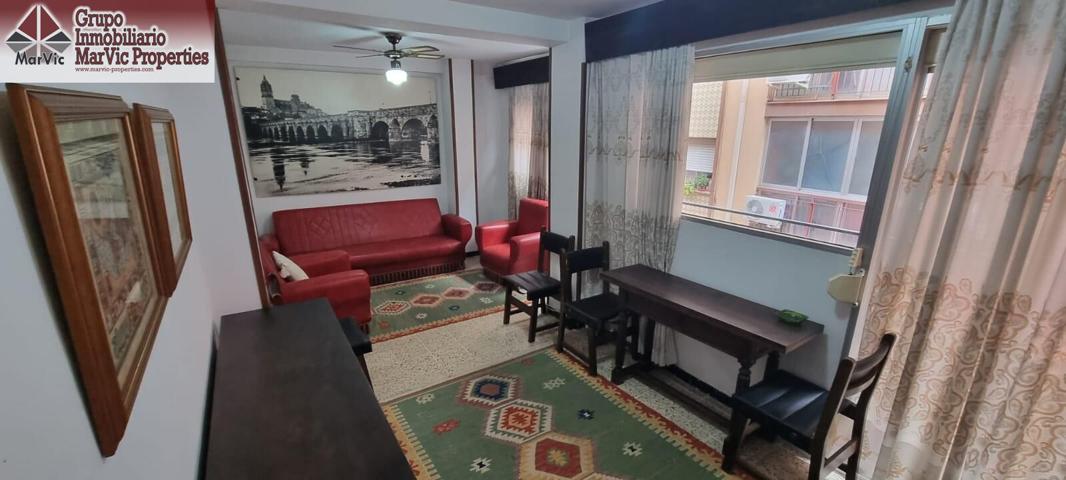 ¡Oportunidad Única en el Centro de Benidorm! Piso de 3 Habitaciones y 1 Baño photo 0