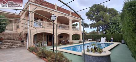 Espléndido Chalet en Benidorm: Lujo y Comodidad para Toda la Familia photo 0