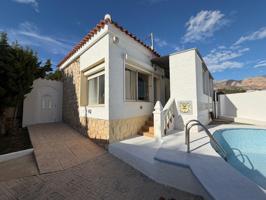 Amplia vivienda con estudio en parcela de ensueño photo 0