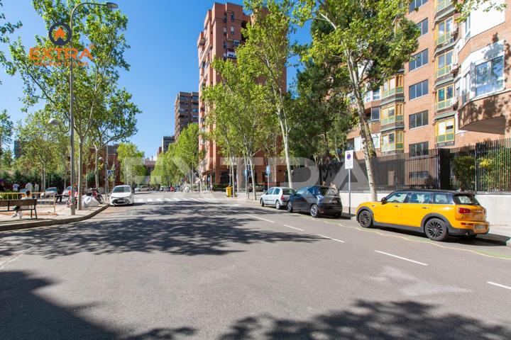 ESPECTACULAR LOCAL COMERCIAL con RENTABILIDAD del 6% en Prosperidad photo 0