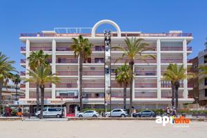 BAJOS CON JARDIN EN PASEO MIRAMAR PRIMERA LINEA. photo 0