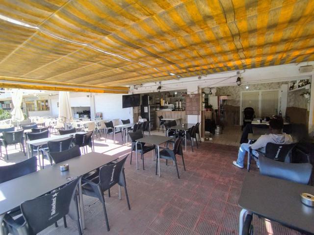 LOCAL EN TRASPASO EN CAMBRILS EN FUNCIONAMIENTO photo 0