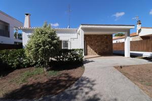 Chalet en la zona residencial de Rocafort photo 0