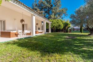 Villa en la zona residencial de Rocafort photo 0