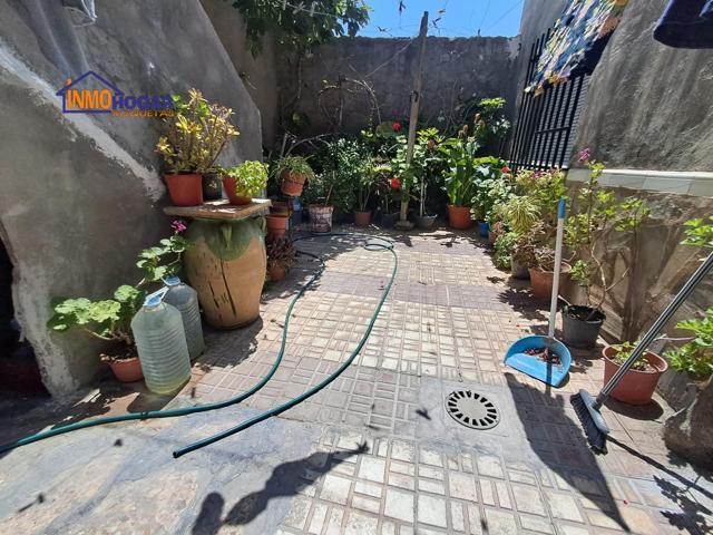 GRAN CASA EN ADRA PARA REFORMAR, 3 DORMIT, 2 SALONES, 1 CUARTO DE ESTAR, 1 BAÑO , COCINA Y COCHERA. photo 0