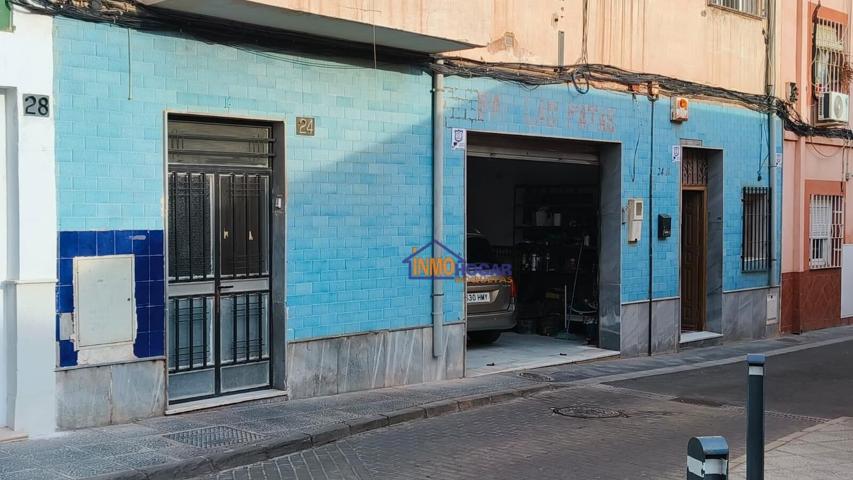 Oportunidad de Inversión en Almería: Planta Baja para Reformar en Los Ángeles photo 0