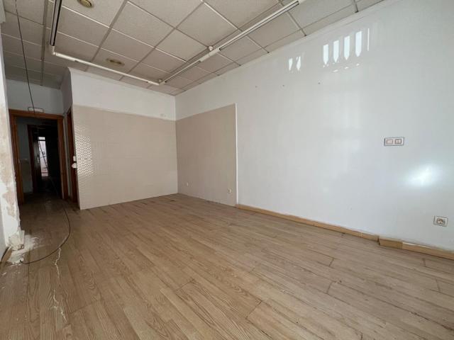 INTERESANTE LOCAL COMERCIAL EN EL CENTRO DE LLIRIA photo 0