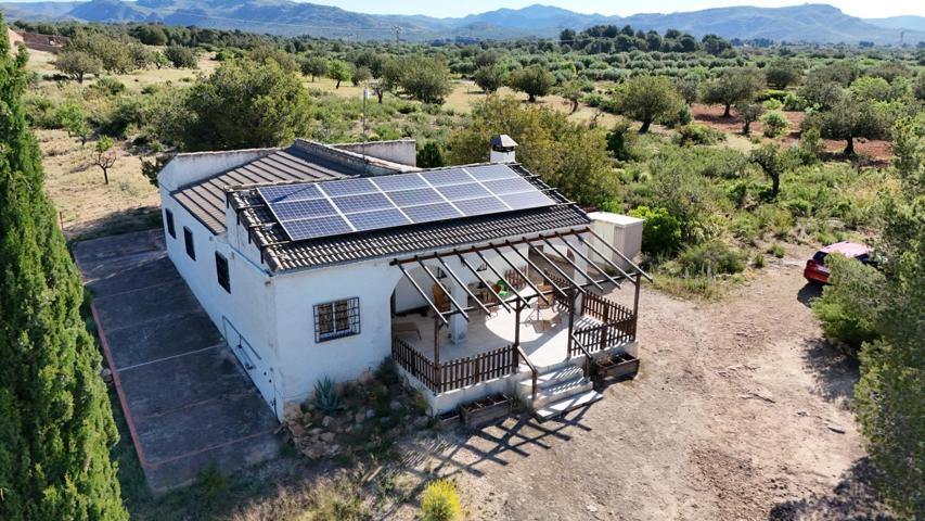 Chalet-Finca con Piscina, Energía Solar y Parcela de 10.120 m² con Vistas a la Montaña photo 0