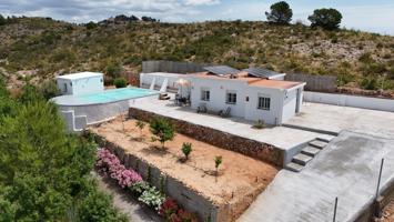 Encantadora villa de estilo ibicenco totalmente reformada en Lliria photo 0