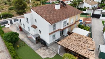 CHALET CON ENCANTO EN PARCELA INDEPENDIENTE – URBANIZACIÓN RESIDENCIAL CERCA DE VALENCIA photo 0