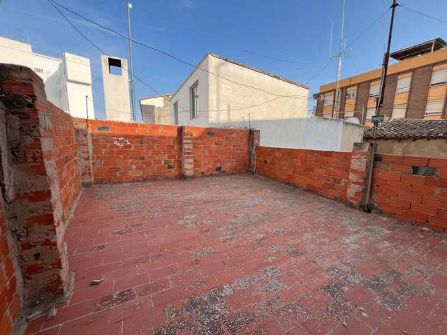 CASA SITUADA EN BUENA ZONA, CON SOLAR DE 156 METROS photo 0