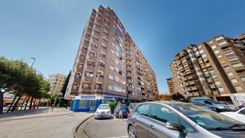 PISO DE 84M2 ÚTILES CON PLAZA DE GARAJE EN CALLE ILLUECA. Cuatro dormitorios, salón con terraza, cocina y dos baños. photo 0