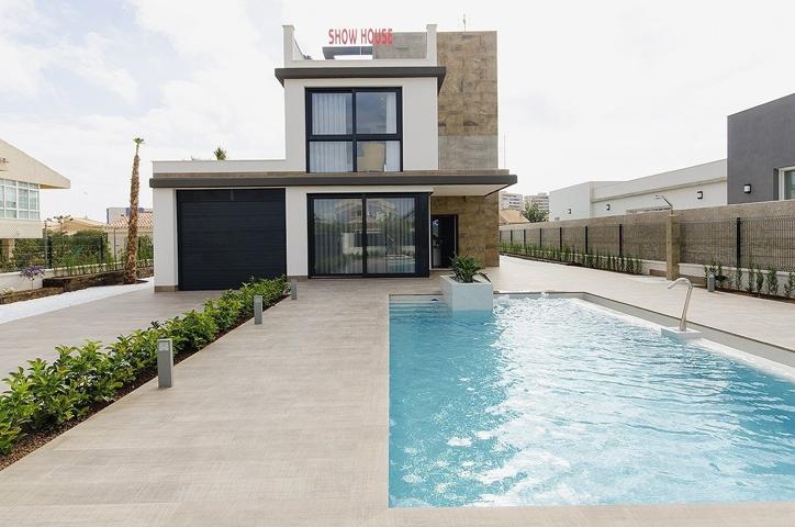 🏡 Villa de Lujo en Orihuela Costa – Exclusividad y Confort Junto al Mar photo 0