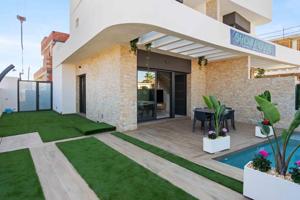 🏡 Una Villa Espectacular en Los Montesinos: Tu Refugio en la Costa Blanca photo 0