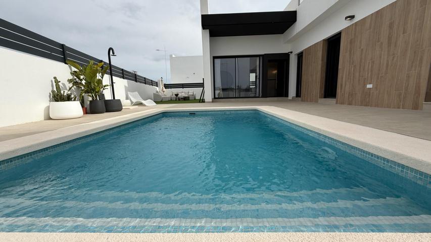 🏡 Una Villa de Ensueño en San Miguel de Salinas: Exclusividad y Confort en la Costa Blanca photo 0