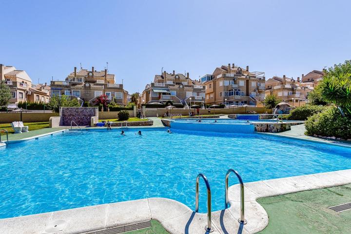 🏡 Bungalow Exclusivo Reformado con Jardín Privado en Pueblo Marino – Tu Hogar Ideal en Torrevieja photo 0