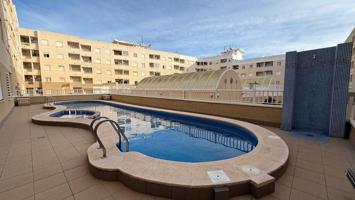 🏡 Apartamento moderno con piscina y garaje en venta en Torrevieja photo 0