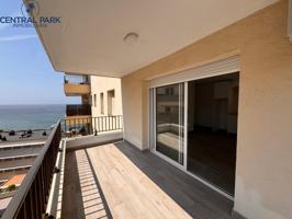 Apartamento reformado con vistas al mar. photo 0