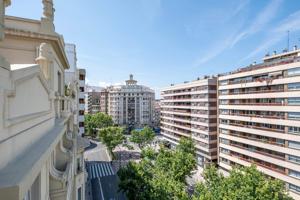 Vive el lujo de personalizar tu hogar en Paseo de Sagasta ✨ photo 0