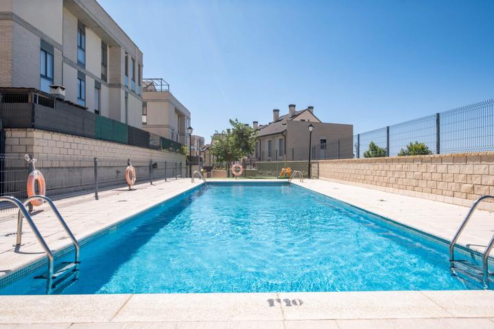 Bajo con jardín privado y piscina . Urbanización de La Muela photo 0