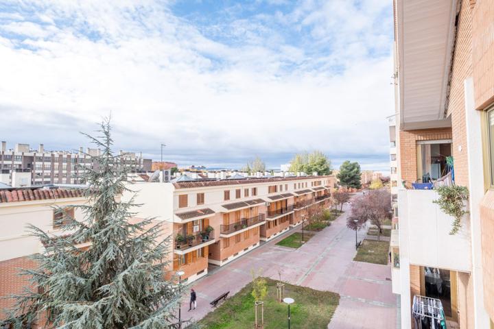 Piso de 4 dormitorios con garaje y trastero. Actur photo 0