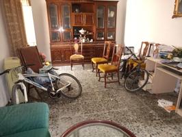 CASA MUY AMPLIA EN PLANTA BAJA CON ALMACEN photo 0