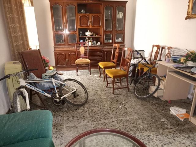 CASA MUY AMPLIA EN PLANTA BAJA CON ALMACEN photo 0