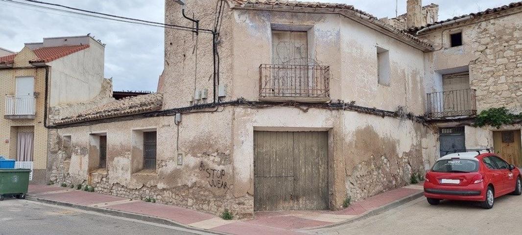 Venta de casa con almacén en Épila photo 0