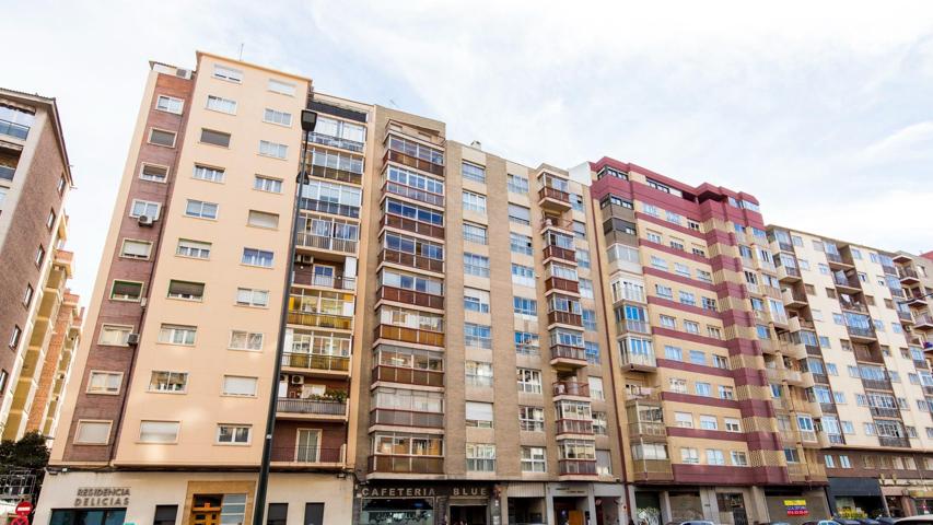 Venta de piso de 3 dormitorios en la Avenida Navarra photo 0