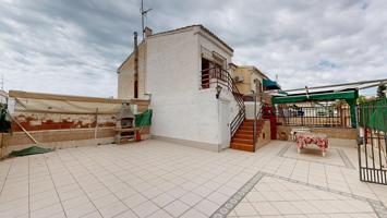 Bungalow en planta alta a 200 metros de Playa Lisa- ¡Con enorme terraza! photo 0