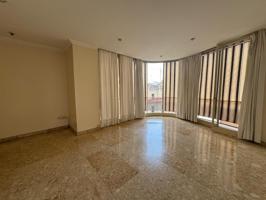UBICACION EXCELENTE: PISO DE TRES DORMITORIOS CON TERRAZA, EXTERIOR, EN PLENO CENTRO DE CORDOBA photo 0
