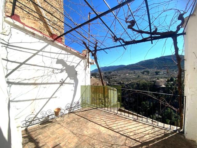 Gran Casa en el casco antiguo de Bocairent muy bien ubicada photo 0