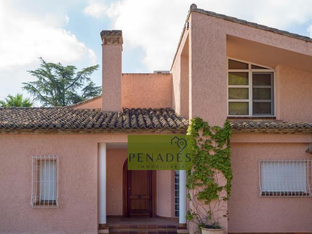 ESPECTACULAR CHALET MUY CERCA DEL PUEBLO photo 0